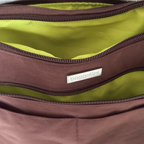 NWOT CHOCOLATE BROWN BAGGALLINI BAG. - Picture 3 of 6